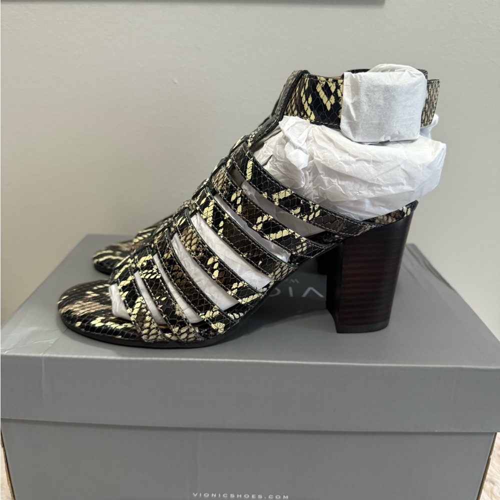 VIONIC Perk Sami Boa Snake Leather Heel Size 6.5 New